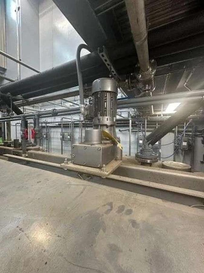 Used 600 Gallon Stainless Steel Dimple Jacketed Mix Tank , Slope 1.5 HP Heavy Mixer