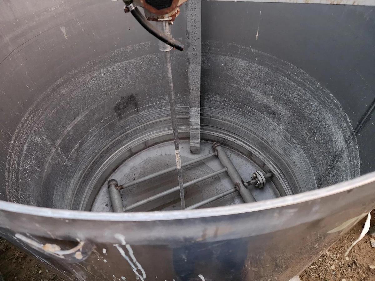 Used 400 Gallon Stainless Steel Tank Open Top, Cone Bottom , Top Center Mounted Mixer