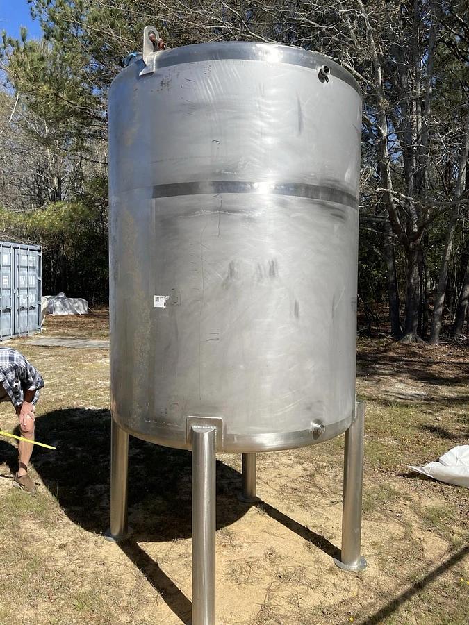 Used 900 Gallon Vertical Stainless Steel Tank With Dome Top Dish Bottom