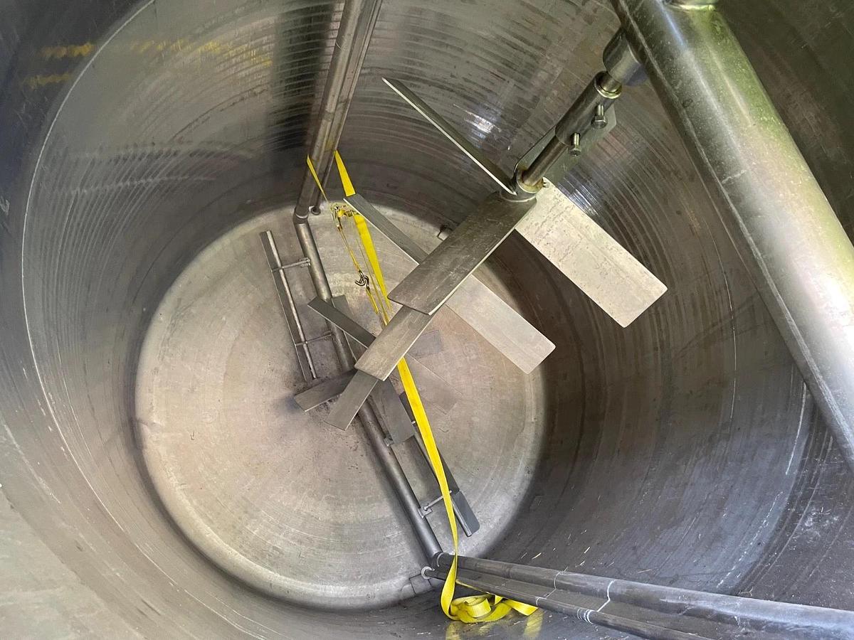 Used 4000 Gallon Dual Motion w/ Scraper & Turbine Agitation Stainless Steel Insulated