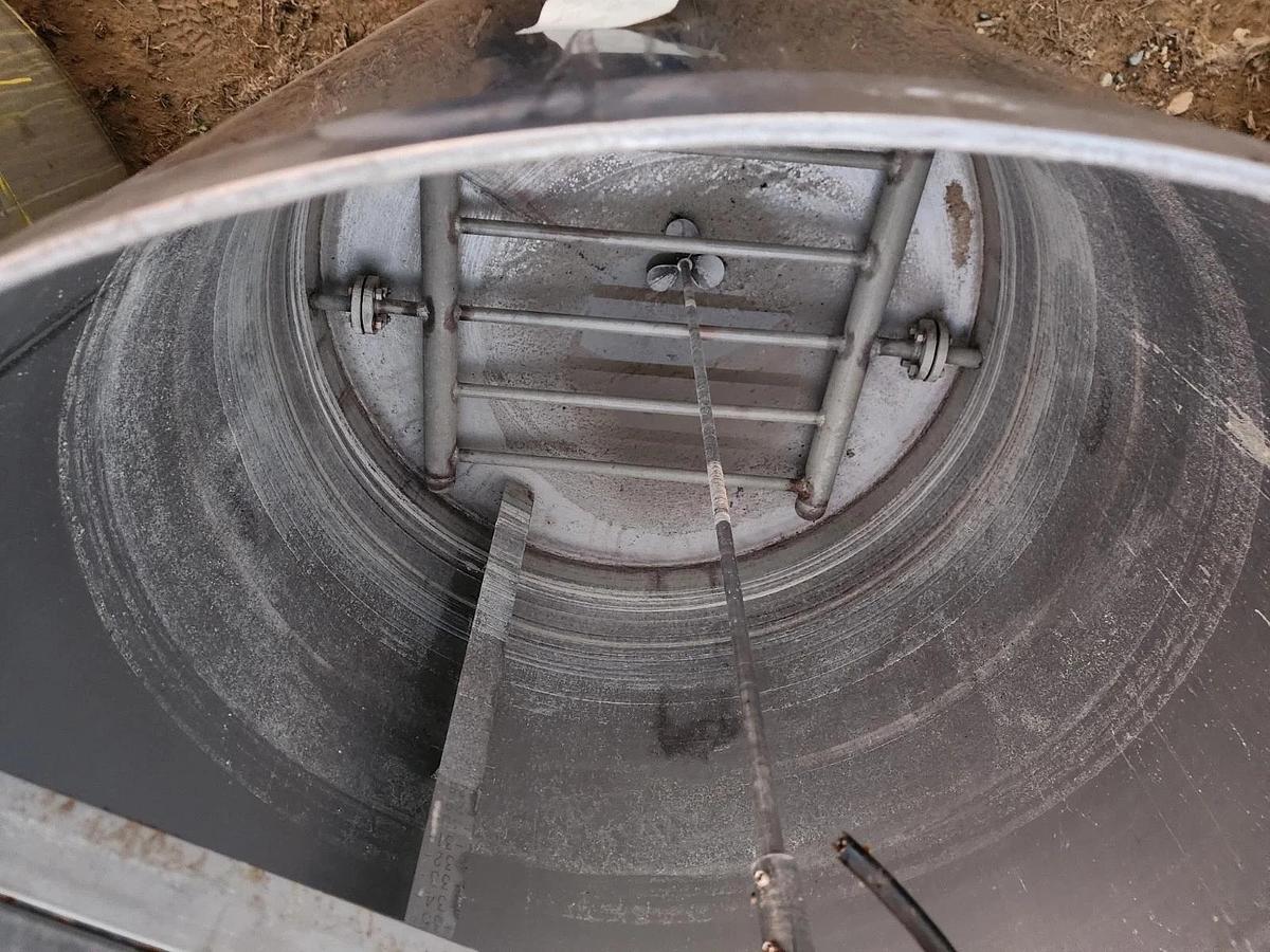 Used 400 Gallon Stainless Steel Tank Open Top, Cone Bottom , Top Center Mounted Mixer