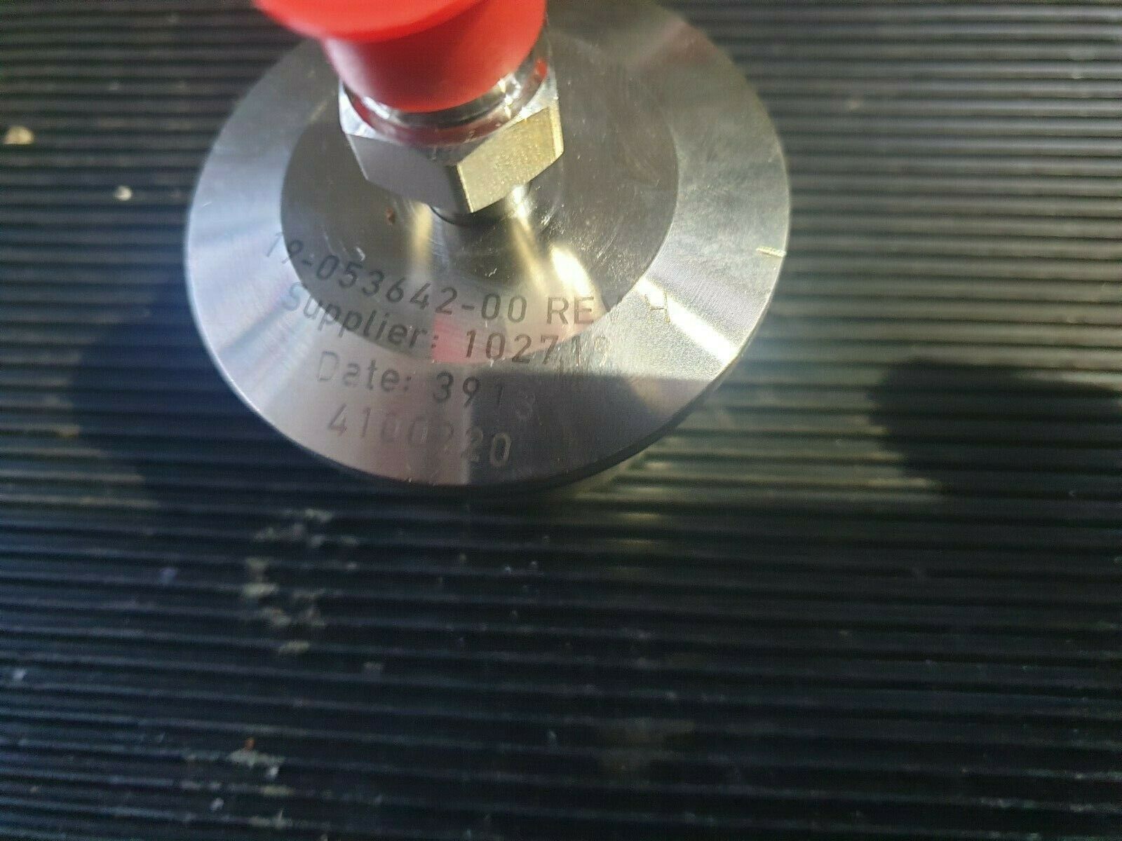 Used 19-053642-00 REV H gasshield Hi-Purity Gas Diffuser (rbd2.1b1)