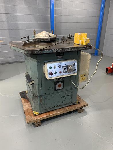 Used AMADA CS 220  3.2 mm Hydraulic corner notcher