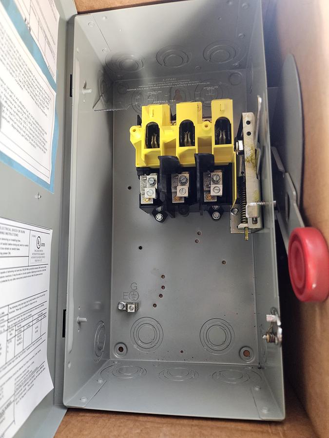 Eaton DH361UGK 30 A 600 V Heavy Duty Safety Switch / Disconnect