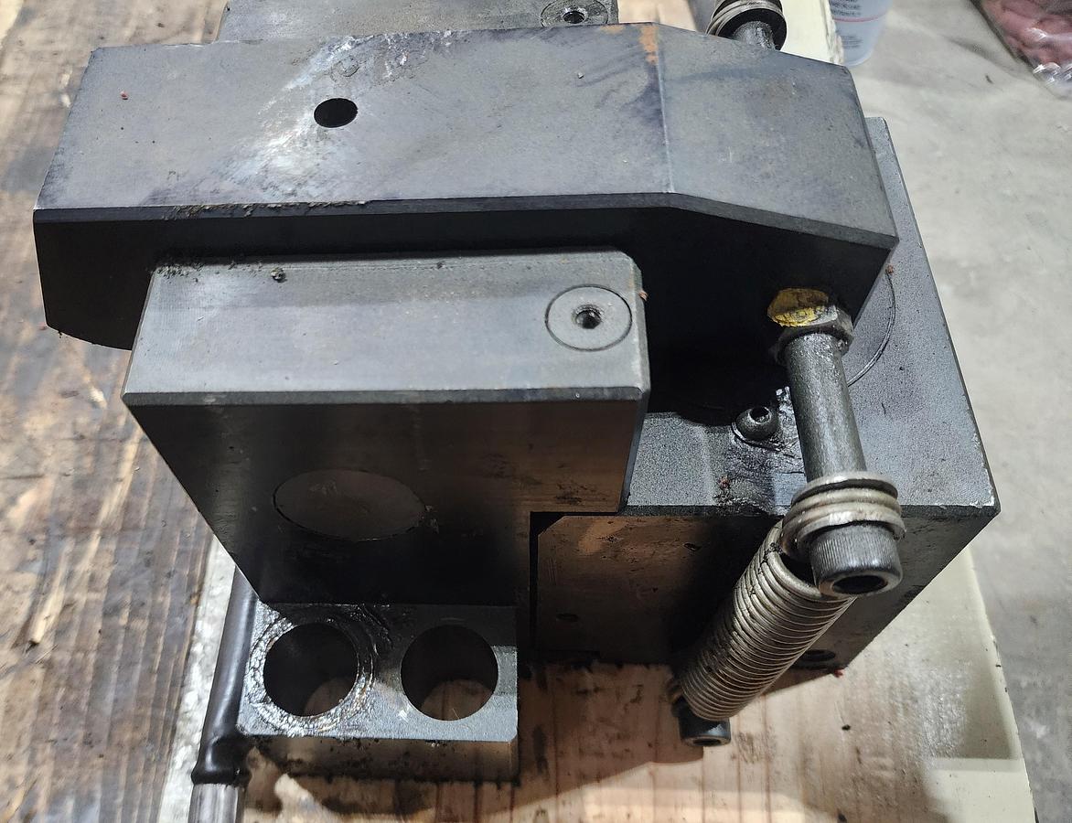 Used SR Engineering Hi-Clamp LZ16F-115-SB04 16 Ton Die Clamp