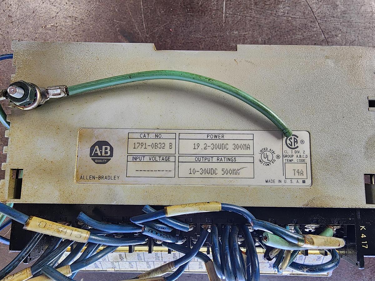 Used Allen-Bradley 1791-0B32 24 VDC Output 1791-OB32