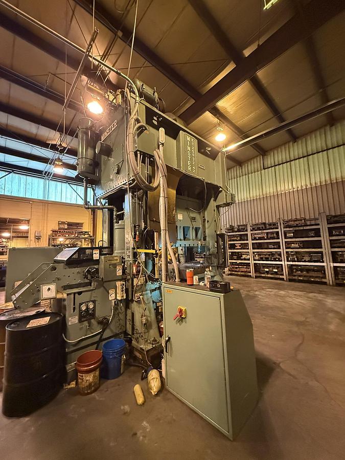 Used 250 TON MINSTER MODEL E2-250-72-42 STRAIGHT SIDE PRESS