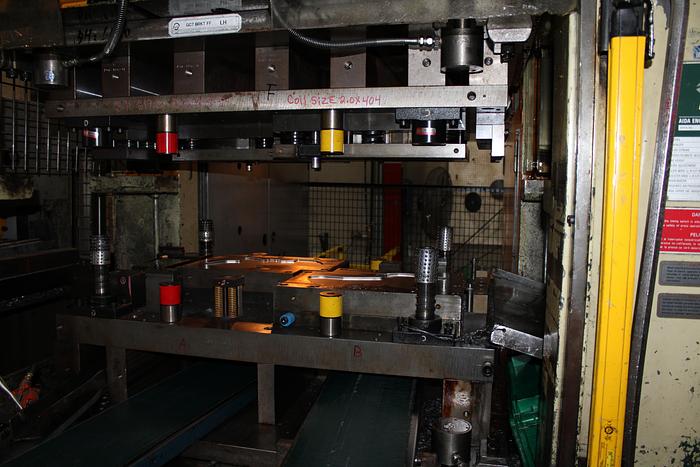 Used 550 TON AIDA MODEL S1-5000(E) STRAIGHT SIDE PRESS