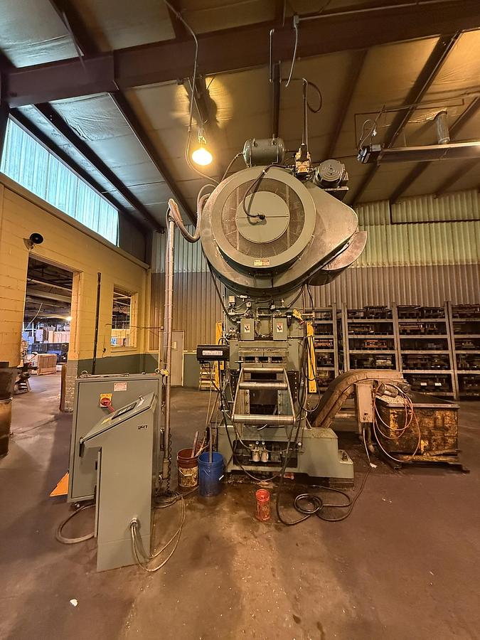 Used 200 TON MINSTER MODEL P2-200-50-44 STRAIGHT SIDE PRESS