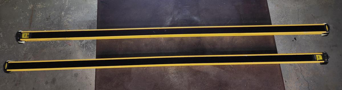 Used Banner SLSE14-1200Q8 / SLSR14-1200Q8 Rx and Tx Light Curtain Set