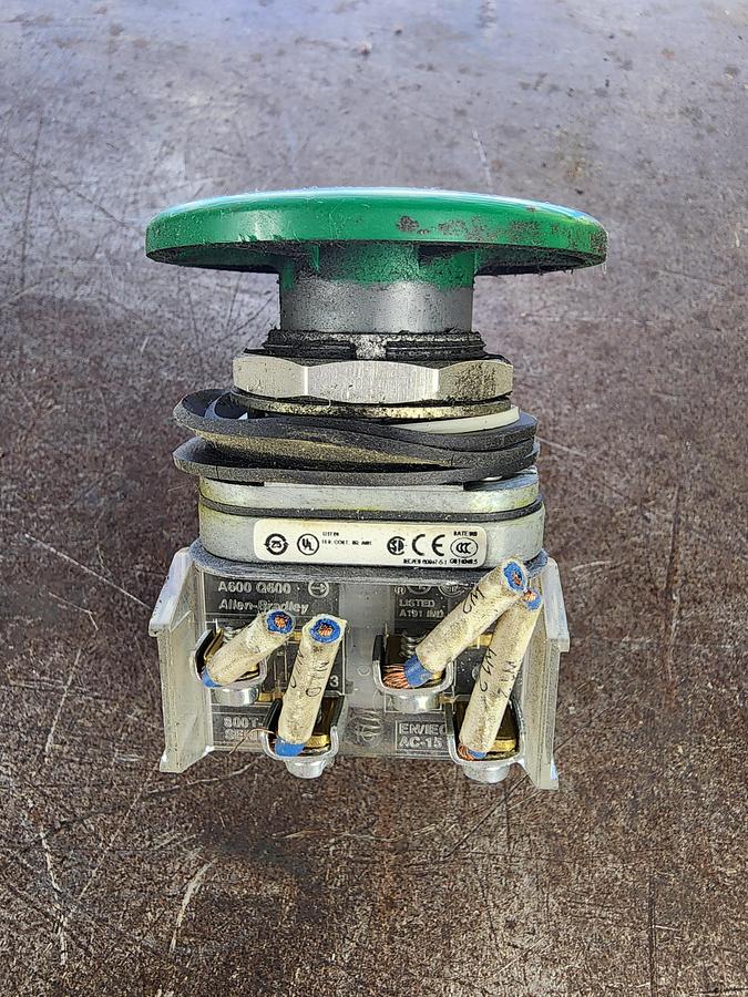 Used Allen-Bradley 800T-D1JA Green Mushroom Push Button
