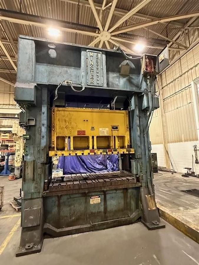Used 300 TON MINSTER MODEL E2-300 STRAIGHT SIDE MECHANICAL PRESS