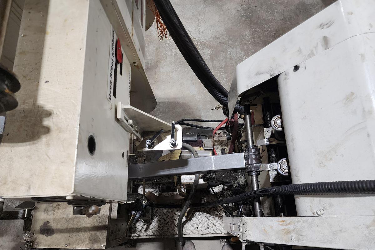 Used AIDA MODEL LFL-300R STRAIGHTENER FEEDER
