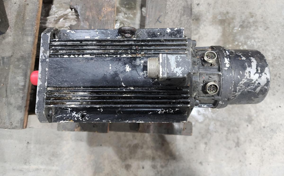 Used Indramat MAC112B-1-PD-1-B/130-A-0/UJ1250/S05 Servo Motor