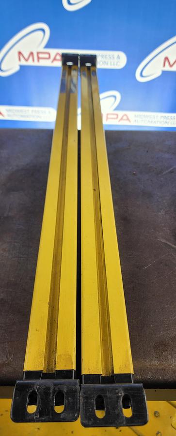 Used Banner SLSE14-750Q8 SLSR14-750Q8 EZ-Screen Light Curtain Pair