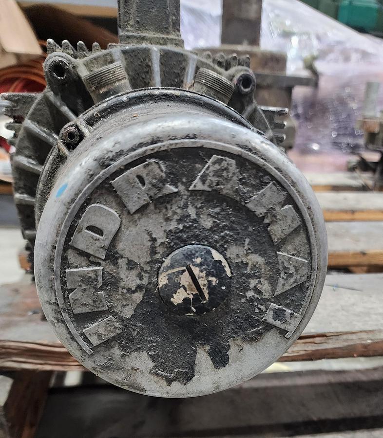 Used Indramat MAC112B-1-PD-1-B/130-A-0/UJ1250/S05 Servo Motor