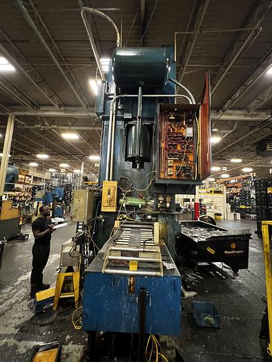 Used 800 TON VERSON MODEL S2-800-108-60T STRAIGHT SIDE PRESS