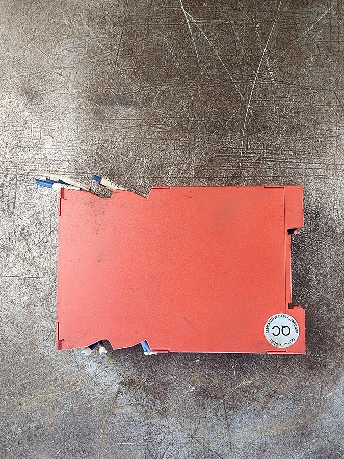 Used Allen-Bradley MSR126.1T Safety Relay
