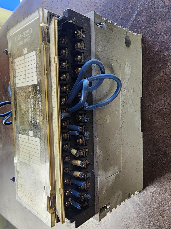 Used Allen-Bradley 1791-32B0 I/O Module 1791-32BO