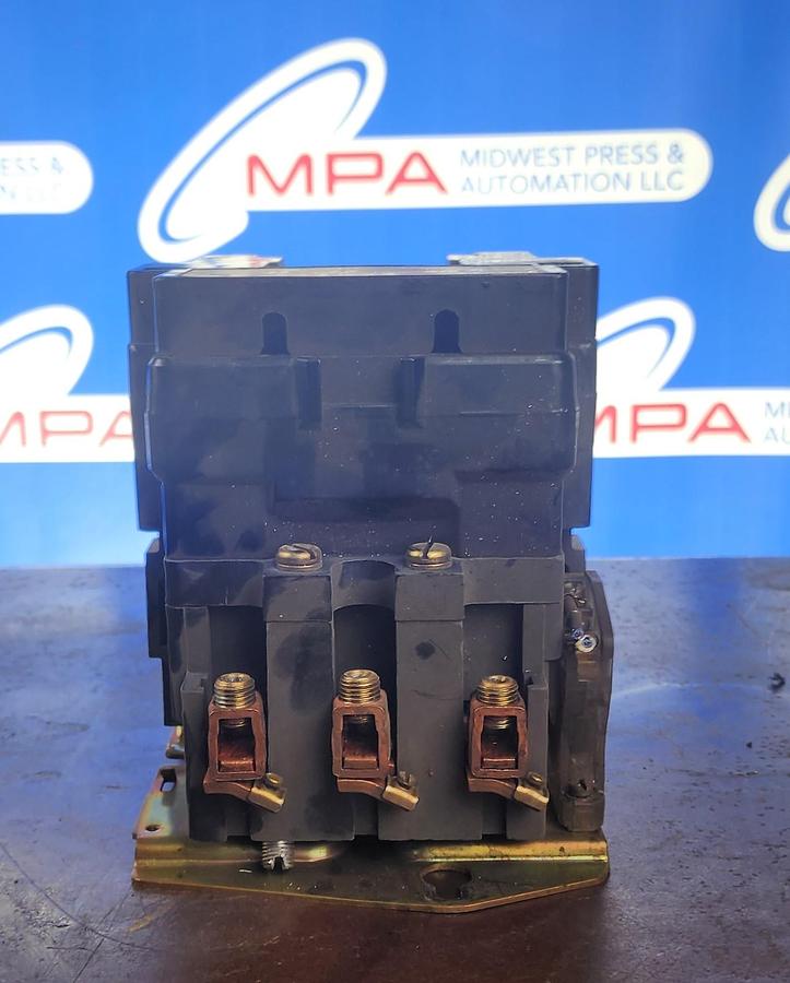 Used Square D Class 8536 Type SE01 8536SE01 Nema Size 3 Starter