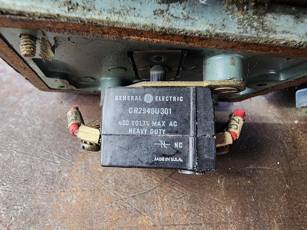 Used General Electric 2940NP311H Palm Push Button Set