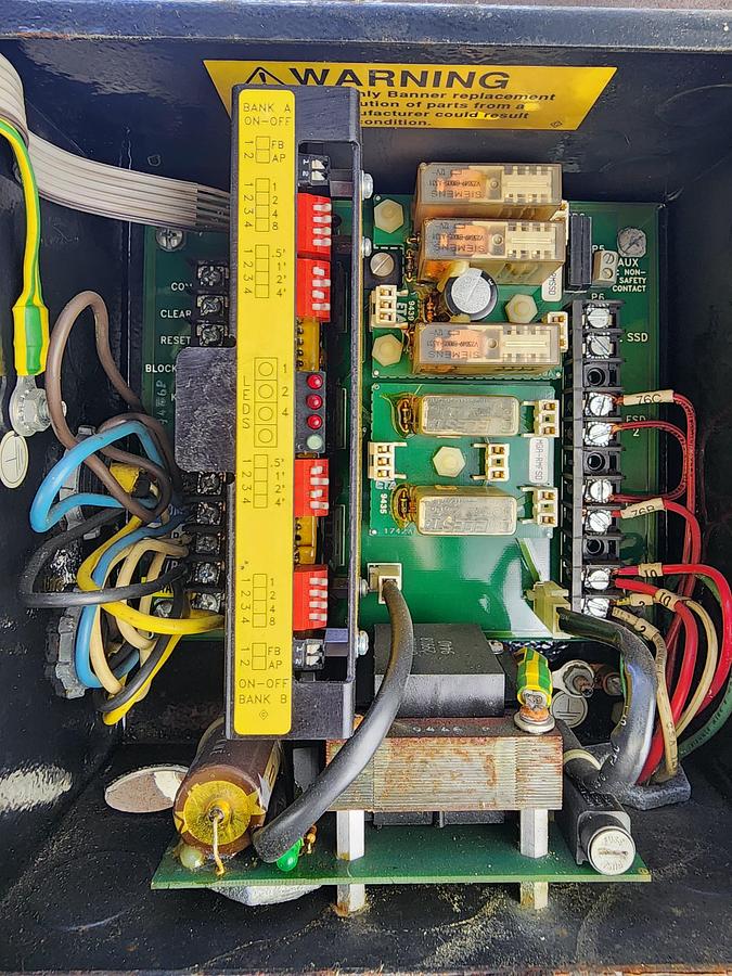 Used Banner MGCA-4A Light Curtain Control w Cables