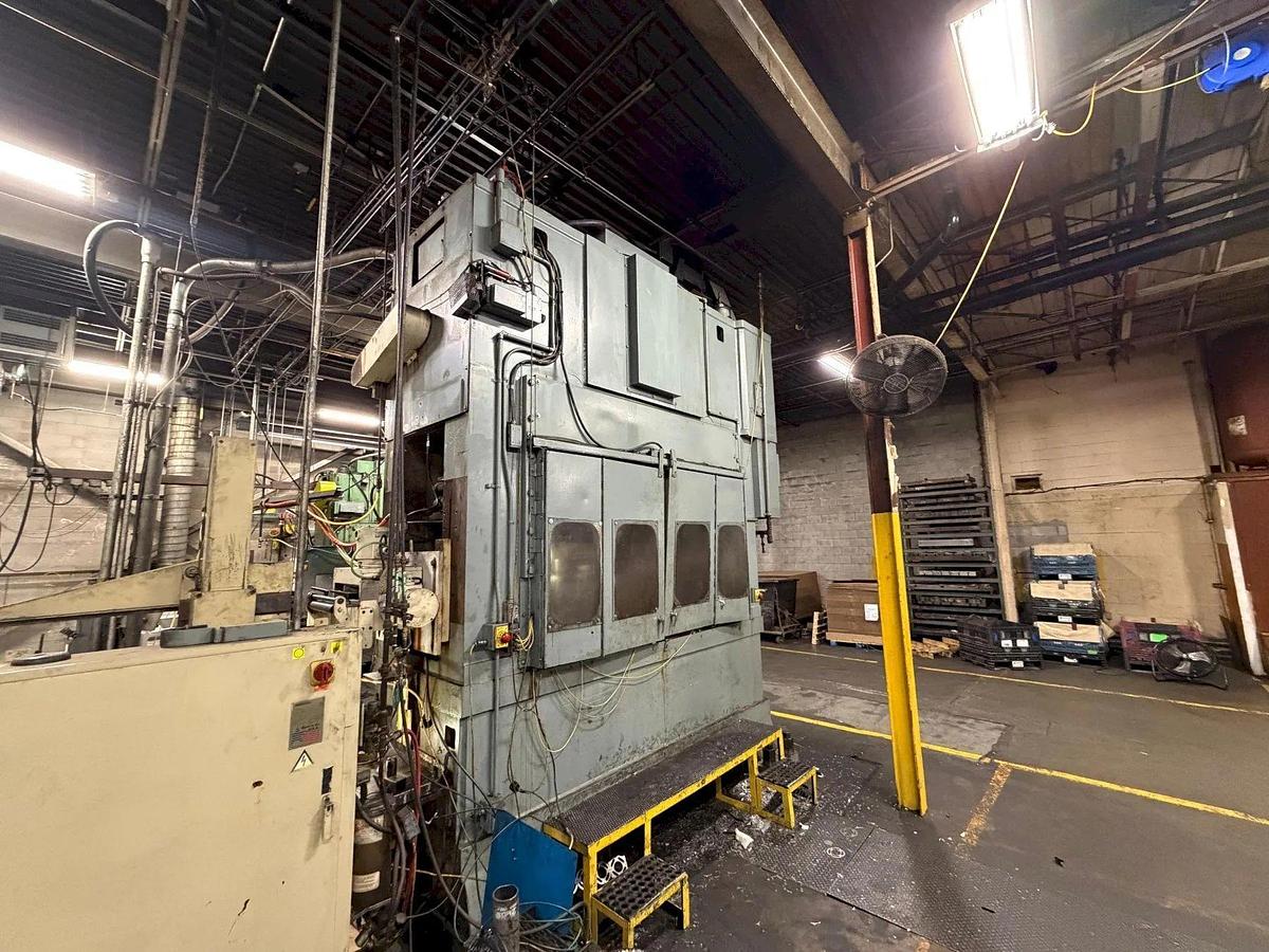 Used 300 TON MINSTER MODEL PM3-300-84 STRAIGHT SIDE PRESS