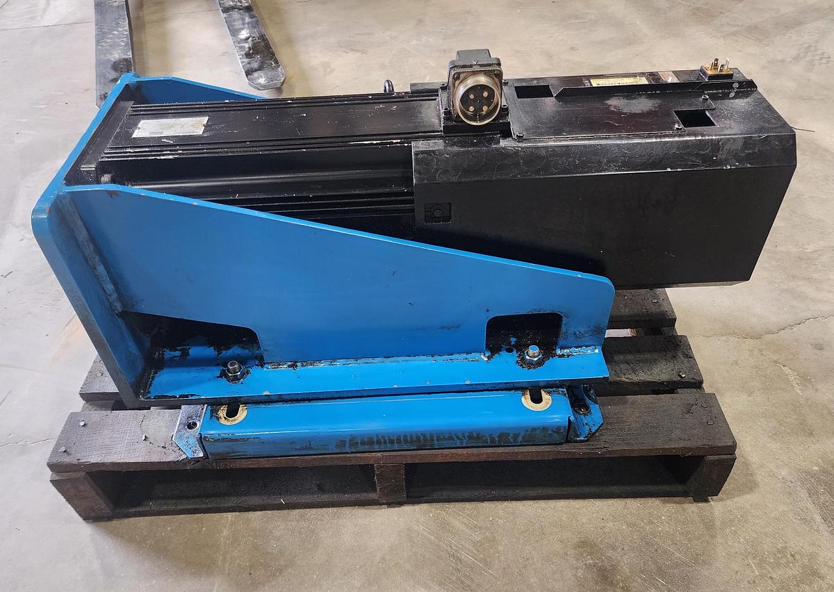 Used Indramat 112D-2-FD-4-C/130-B-1/DI5201V/S005 Servo Motor