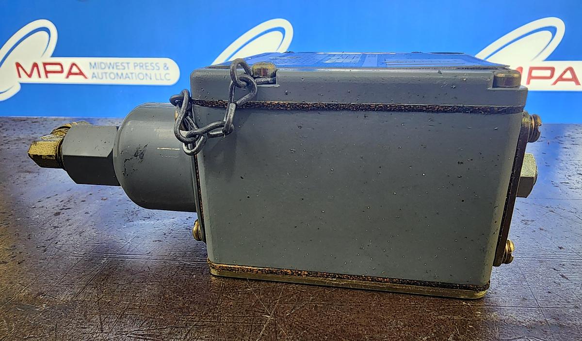 Used Allen-Bradley 836T-T253J Pressure Control Switch