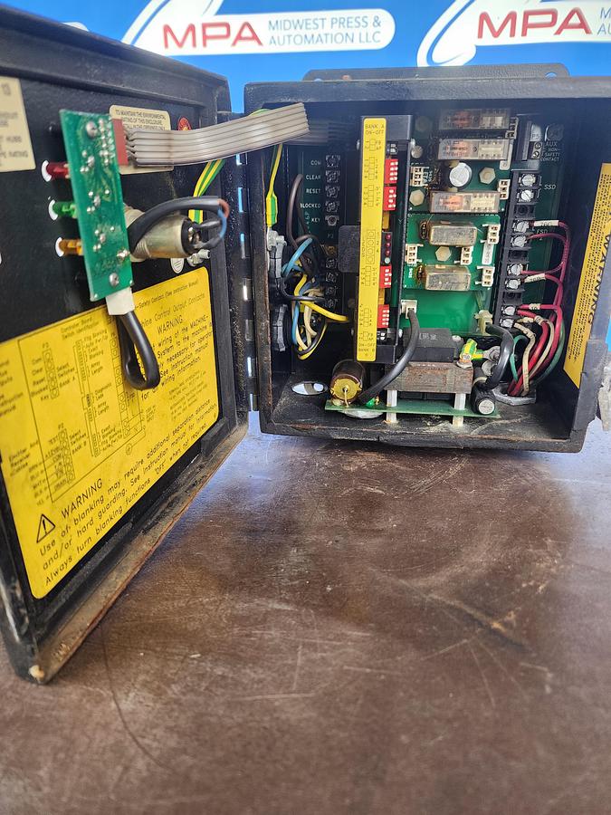 Used Banner MGCA-4A Light Curtain Control w Cables