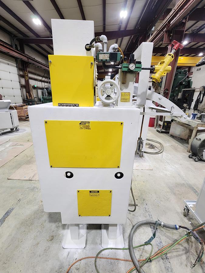 Used 18" DALLAS SERVO CABINET STYLE FEEDER