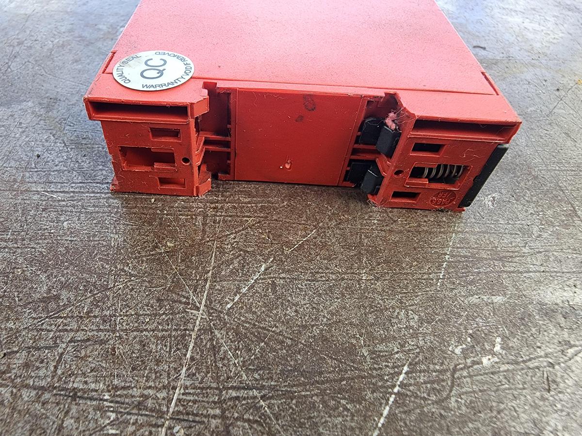 Used Allen-Bradley MSR126.1T Safety Relay