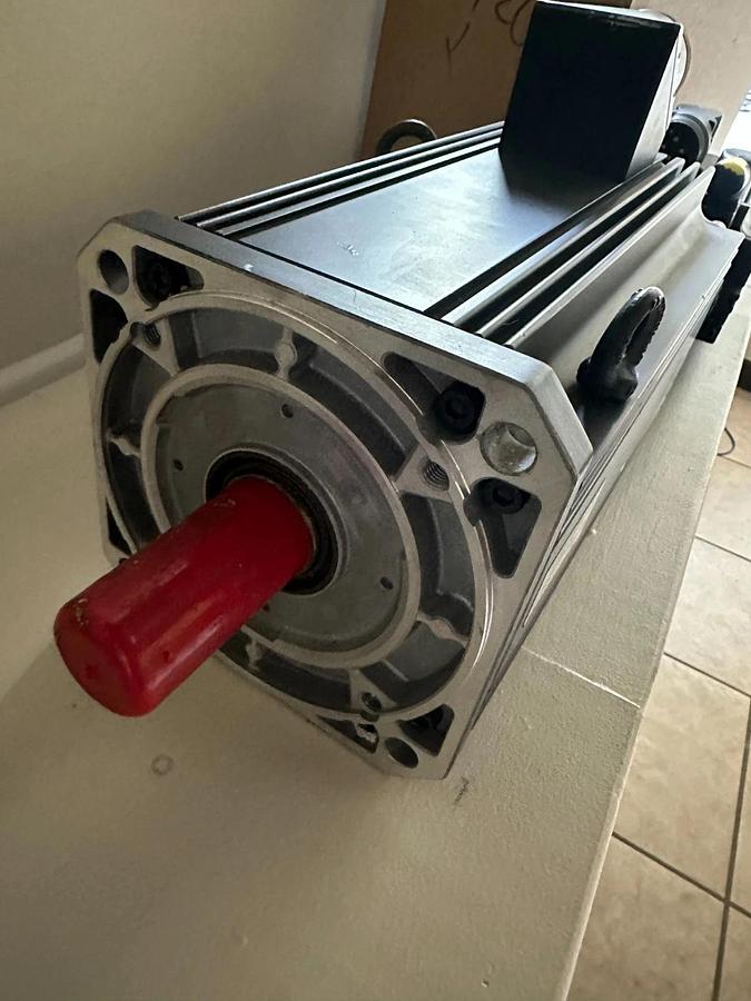 Used Rexroth Synchronous Motor MSK101D-0450-NN-S1-BG2-NNNN / MNR: R911311393