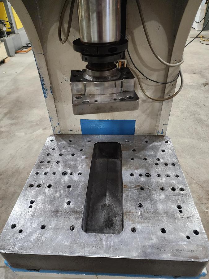 Used 1990 25 TON NEFF HYDRAULIC GAP FRAME PRESS