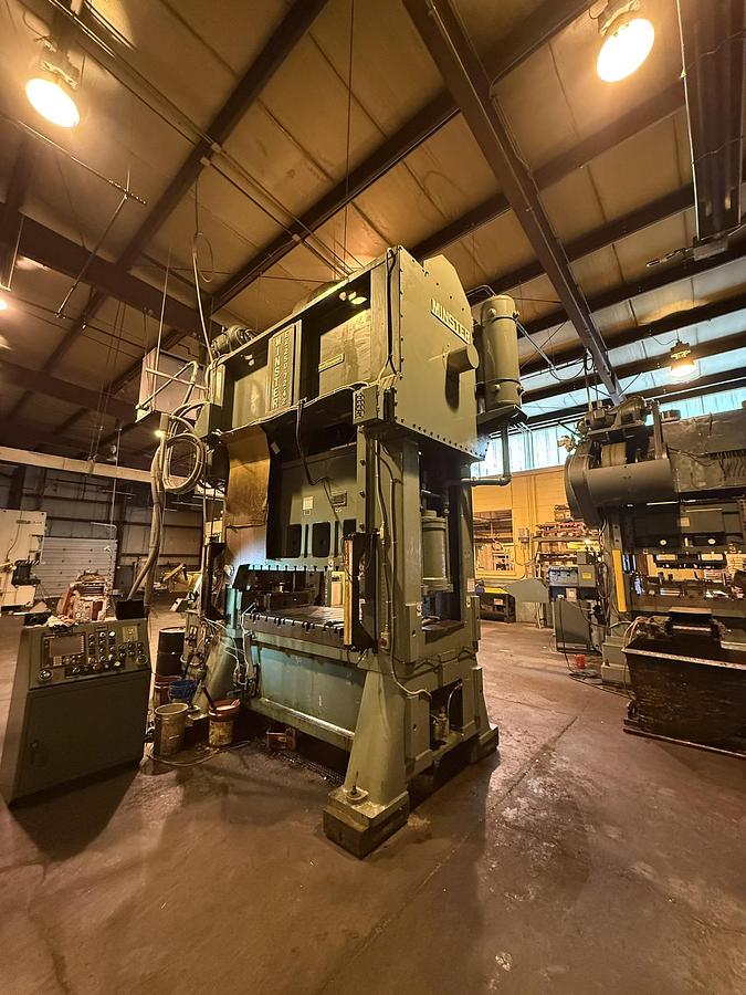 Used 250 TON MINSTER MODEL E2-250-72-42 STRAIGHT SIDE PRESS