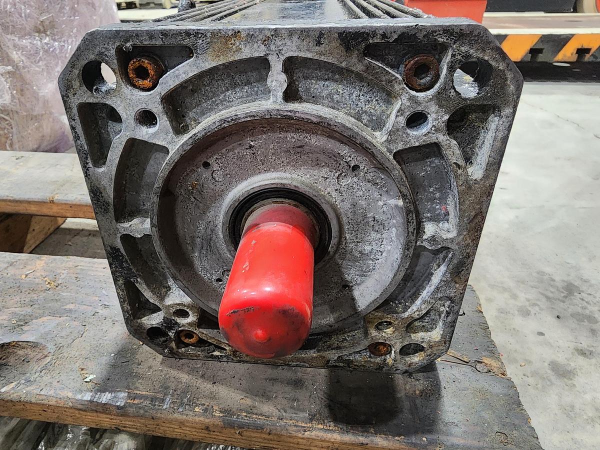 Used Indramat MAC112B-1-PD-1-B/130-A-0/UJ1250/S05 Servo Motor