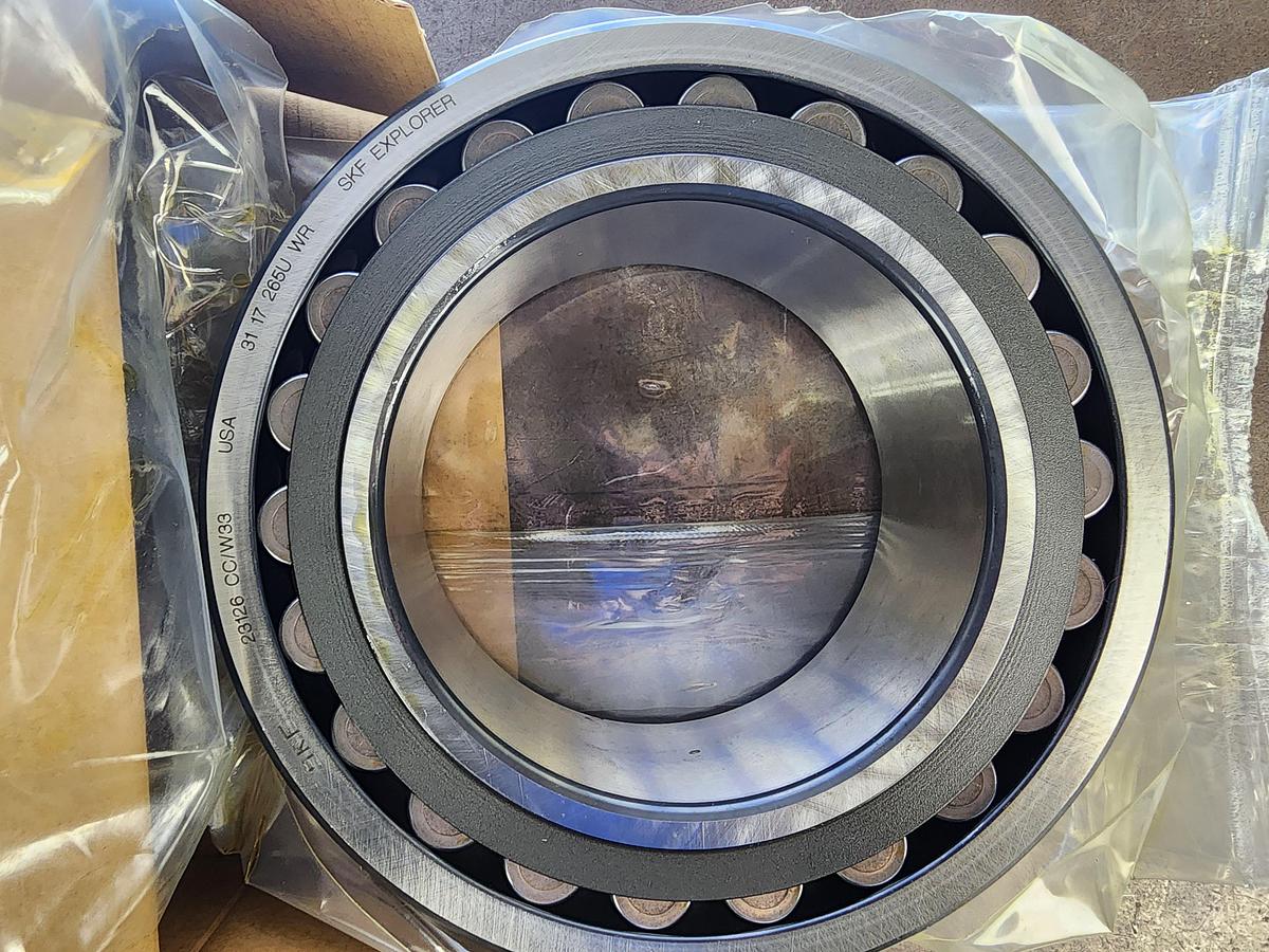 SKF Explorer 23126CC/W33 Spherical Roller Bearing 23126 CC/W33