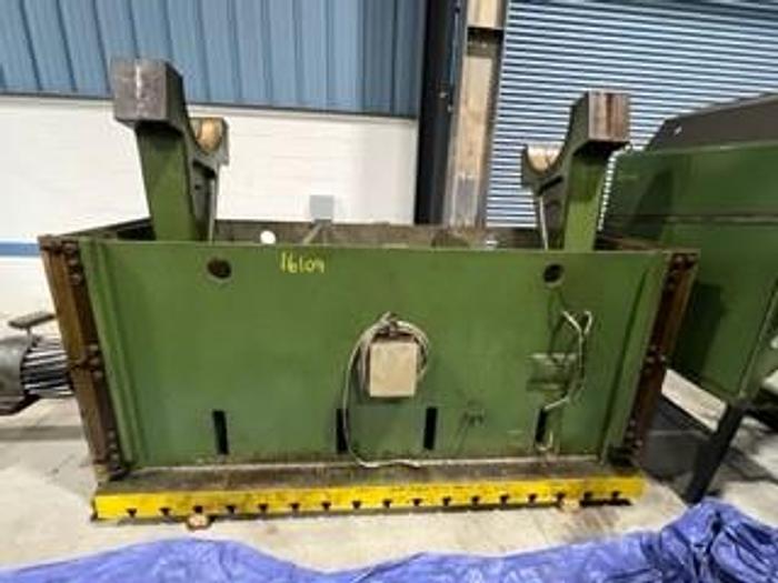 Used 400 TON MINSTER MODEL E2-400-108-48 STRAIGHT SIDE PRESS
