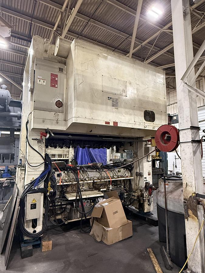 Used 330 TON AIDA MODEL NS2-3000(2) STRAIGHT SIDE PRESS