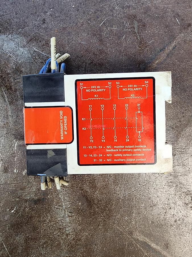 Used Banner IM-T-11A Safety Module Relay