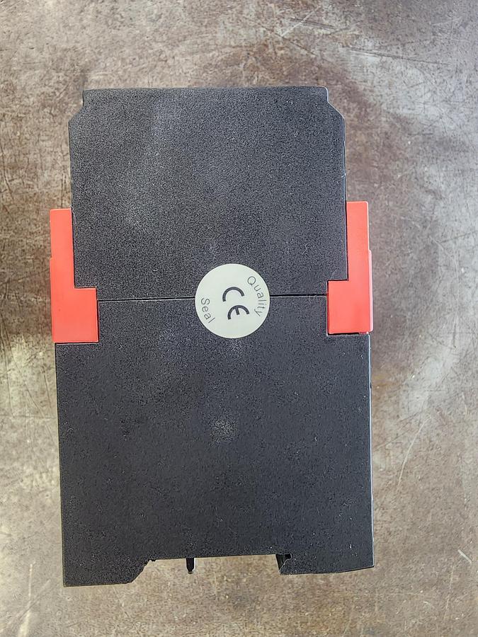 Used Telemecanique XPSAT5110 XPS-AT Safety Relay