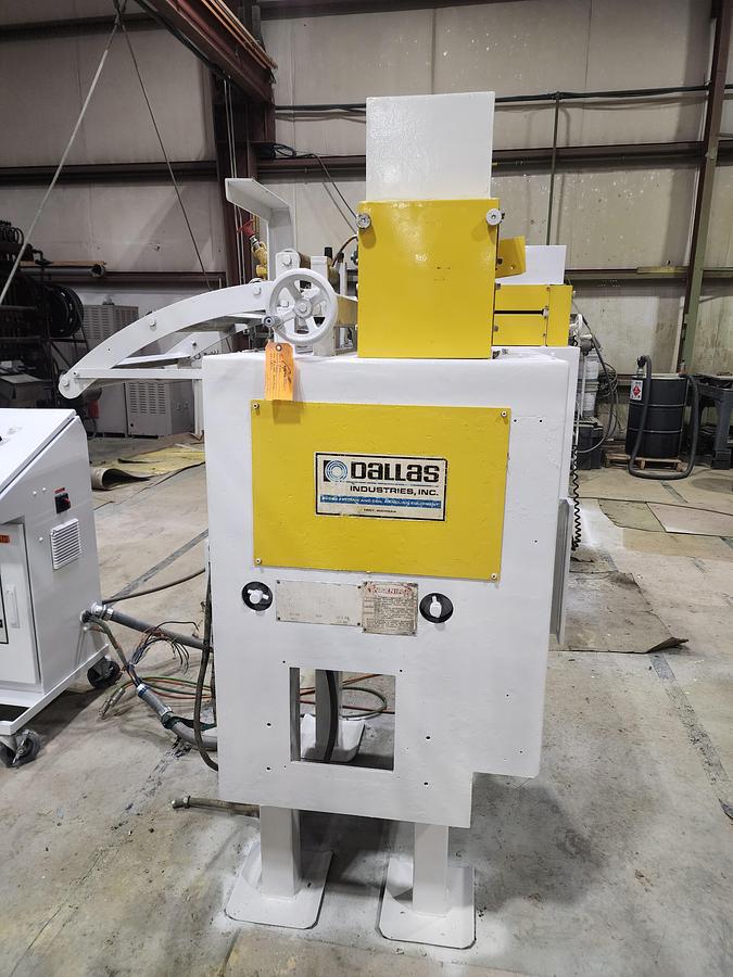 Used 18" DALLAS SERVO CABINET STYLE FEEDER