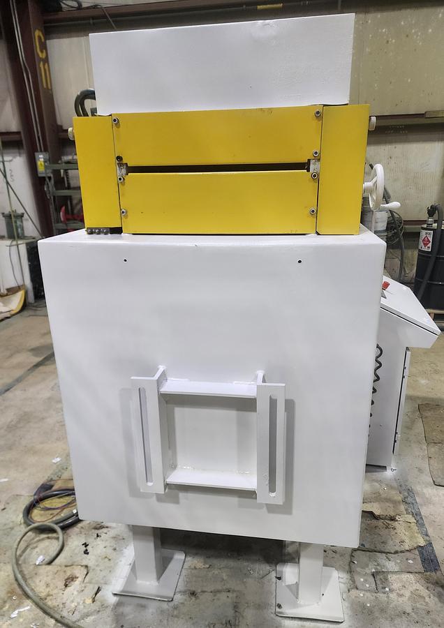 Used 18" DALLAS SERVO CABINET STYLE FEEDER