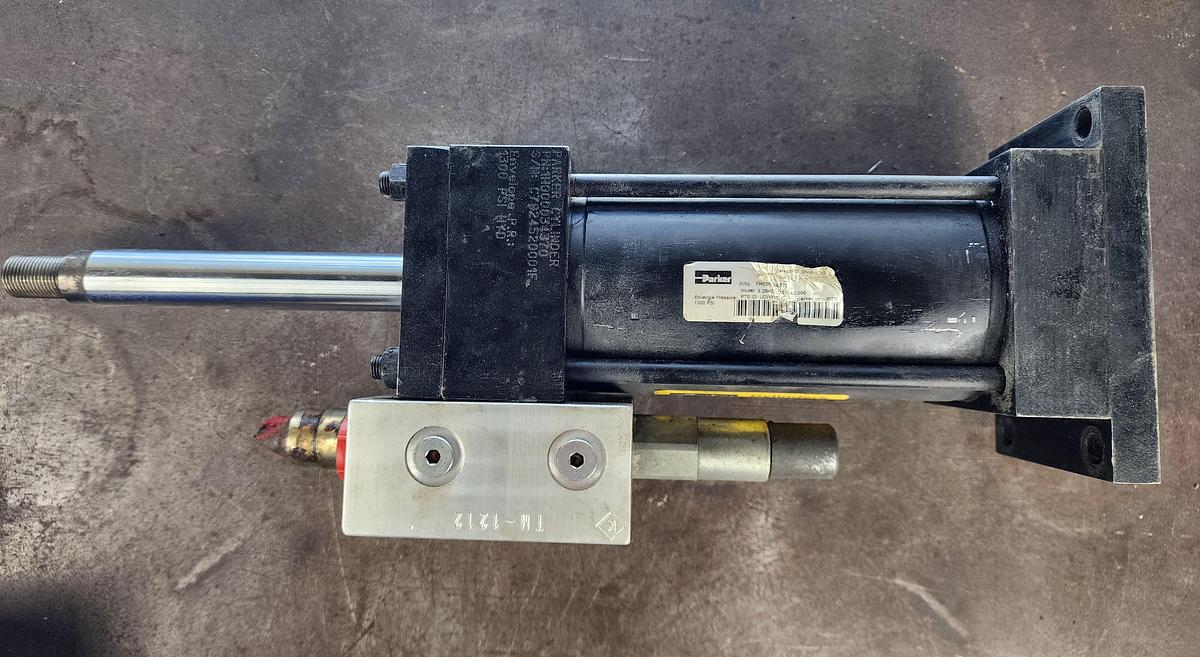 Refurbished Parker 1H000034370 Model: 3.25H3LLUS13A5.000 1300 PSI Rebuilt Cylinder