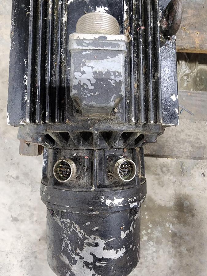 Used Indramat MAC112B-1-PD-1-B/130-A-0/UJ1250/S05 Servo Motor