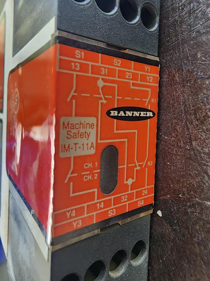 Used Banner IM-T-11A Safety Module Relay