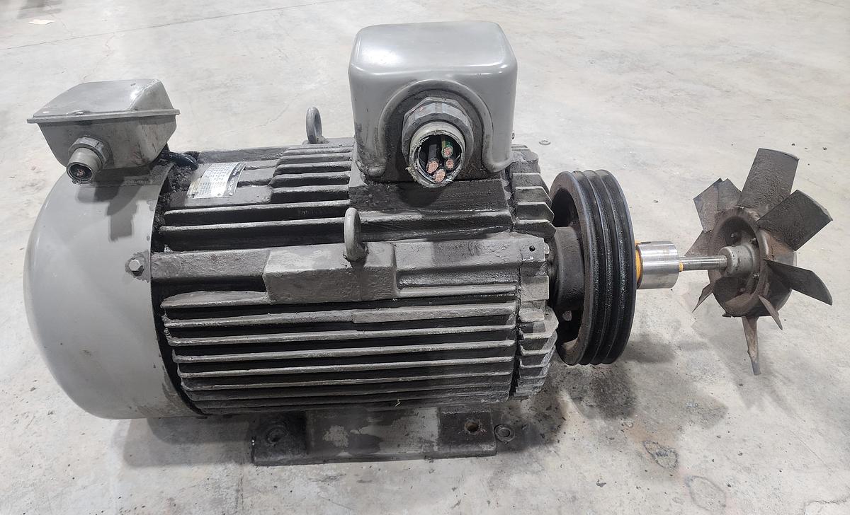 Used Motor off 300 TON KOMATSU L2M300-3BM / Hitachi 37 KW 4 Pole Type: TFO Form: KK 3 Phase Induction Motor