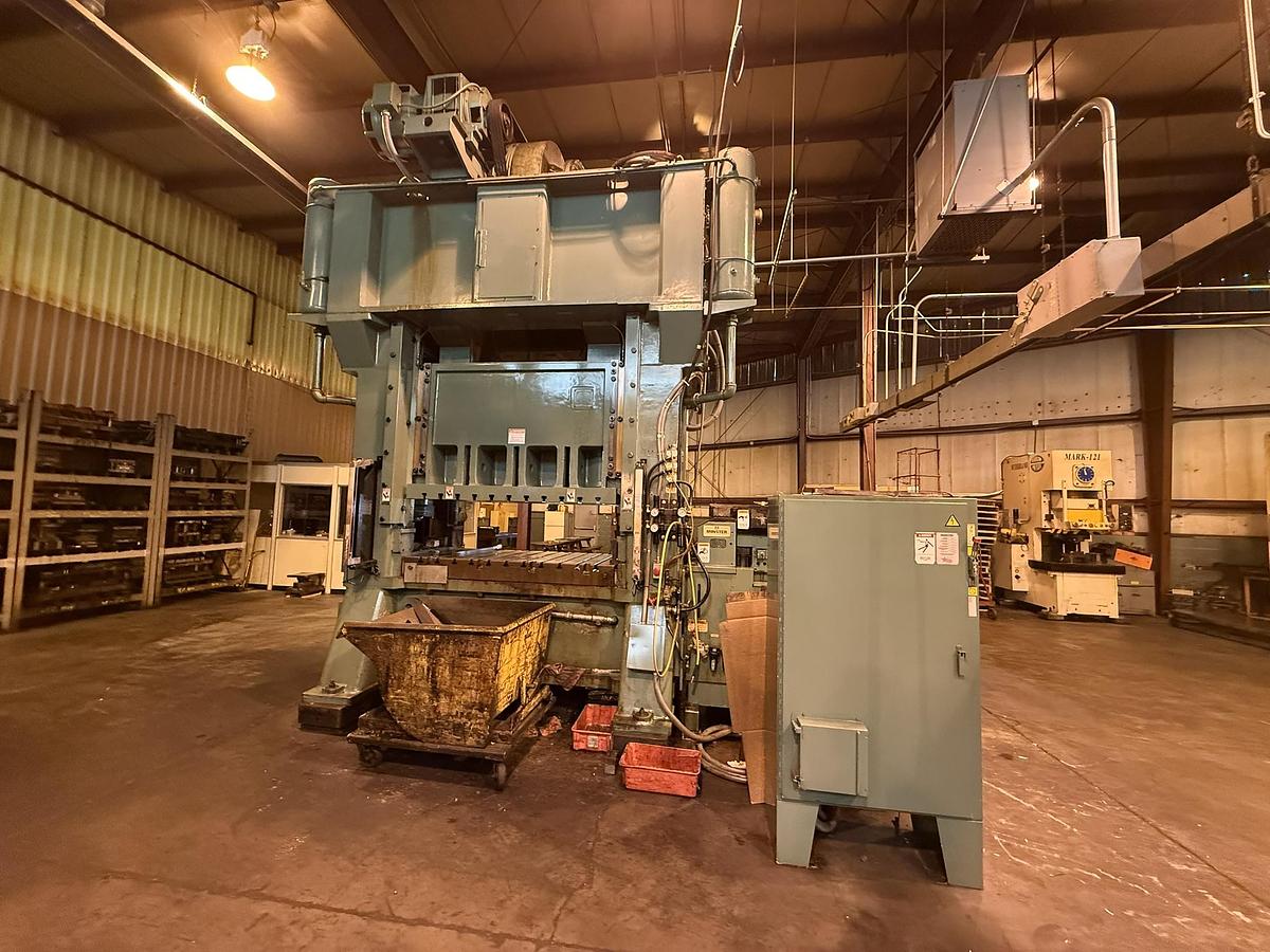 Used 250 TON MINSTER MODEL E2-250-72-42 STRAIGHT SIDE PRESS