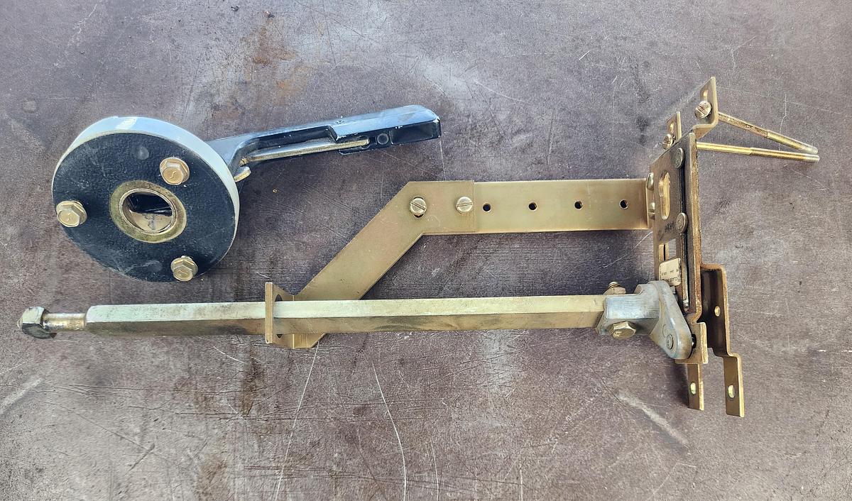 Used Square D Class 9421 Type: LN-4 Disconnect Mechanism / Handle