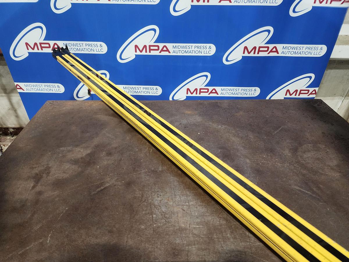 Used Banner SLPE25-1390P8 + SLPR25-1390P8 EZ Screen Light Curtain Set